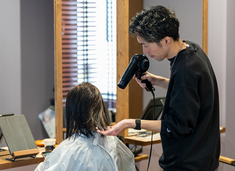 hairstylist with customer